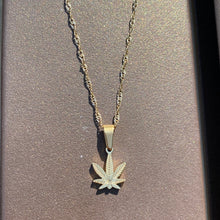 Load image into Gallery viewer, Nova Leaf Necklace - KiraaJewel