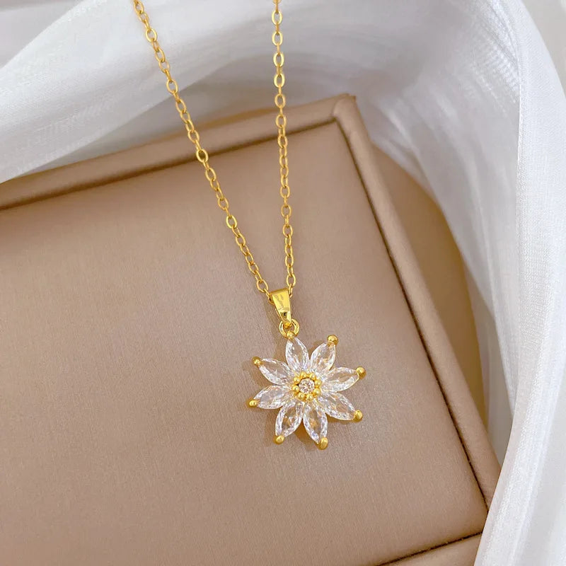 Sara Flower Pendant