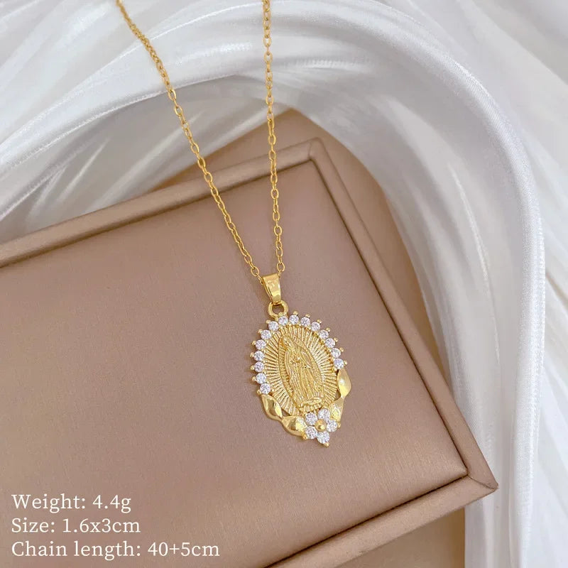 Maria Pendant Necklace