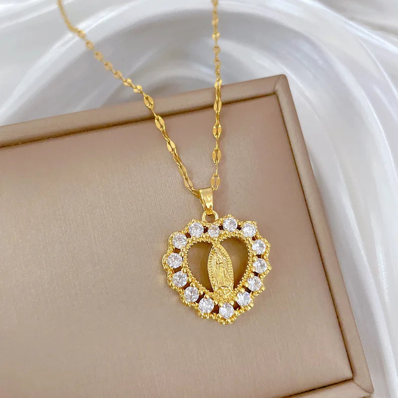 Shelly Heart Necklace
