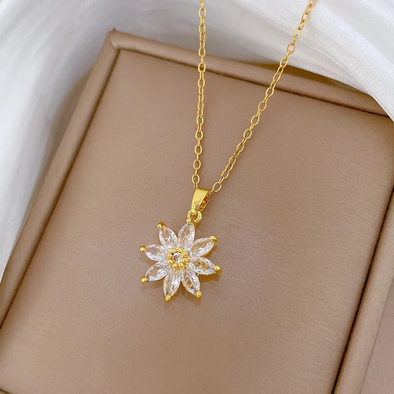 Sara Flower Pendant