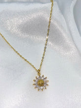 Load image into Gallery viewer, Delilah Sunflower Necklace - KiraaJewel
