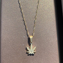 Load image into Gallery viewer, Nova Leaf Necklace - KiraaJewel
