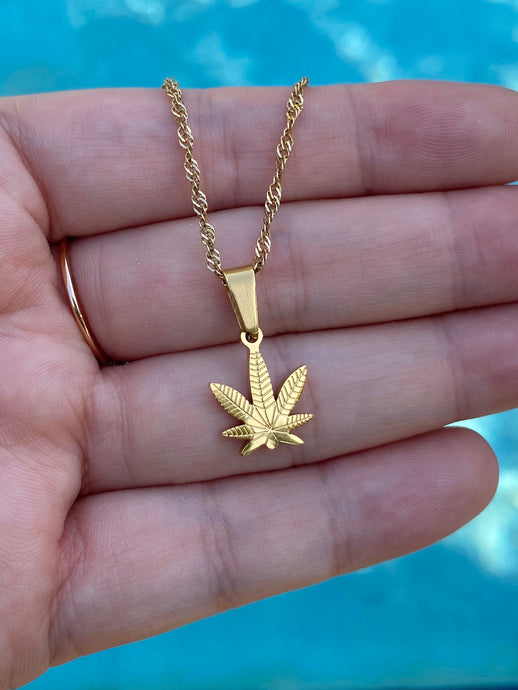 Nova Leaf Necklace - KiraaJewel